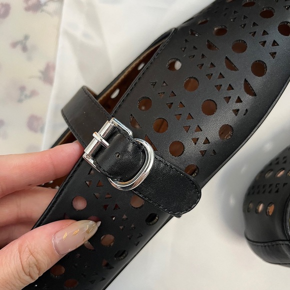 Alaïa Black Leather Hollow Ballet Flats - Picture 3 of 7